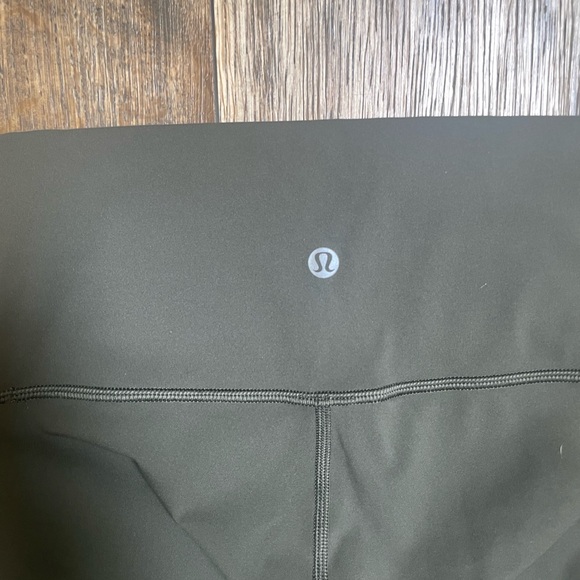 Lululemon size 4 wonder train cropped leggings khaki 21 inch long tights pants - Picture 3 of 4